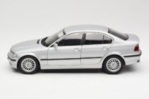 BMW 330i E46 Ezüst UT 1:18 80430302328 Fém – 4. kép a 8-ből