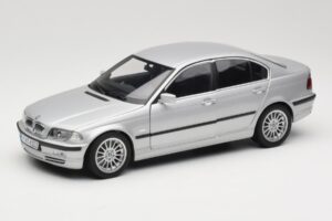 BMW 330i E46 Ezüst UT 1:18 80430302328 Fém