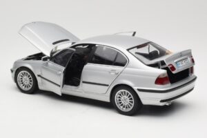 BMW 330i E46 Ezüst UT 1:18 80430302328 Fém – 5. kép a 8-ből