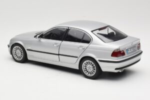 BMW 330i E46 Ezüst UT 1:18 80430302328 Fém – 7. kép a 8-ből