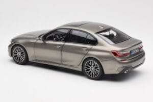 BMW 330i G20 Ezüst Norev 1:18 183275 Fém – 7. kép a 8-ből