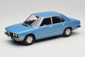 BMW 5 Series E12 Kék MCG 1:18 MCG18541 Fém