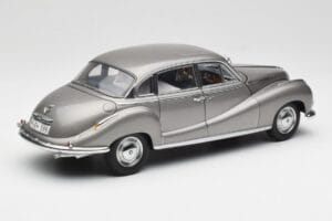 BMW 502 2.6 Luxus Silver Beige Metallic AUTOart 1:18 70591 Fém – 3. kép a 8-ből