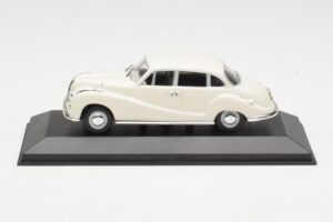 BMW 502 V8 Fehér Minichamps 1:43 430022400 Fém