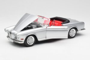 BMW 503 Ezüst Revell 1:18 18787 Fém – 2. kép a 8-ből