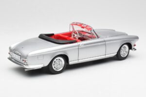 BMW 503 Ezüst Revell 1:18 18787 Fém – 3. kép a 8-ből