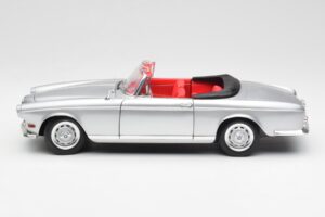 BMW 503 Ezüst Revell 1:18 18787 Fém – 4. kép a 8-ből