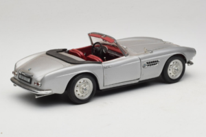 BMW 507 Kabrió Ezüst Revell 1:18 8829 Fém – 3. kép a 8-ből