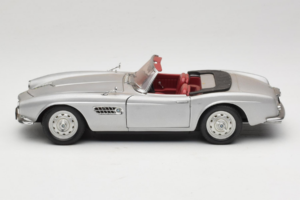 BMW 507 Kabrió Ezüst Revell 1:18 8829 Fém – 4. kép a 8-ből