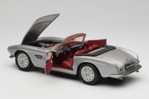 BMW 507 Kabrió Ezüst Revell 1:18 8829 Fém – 5. kép a 8-ből