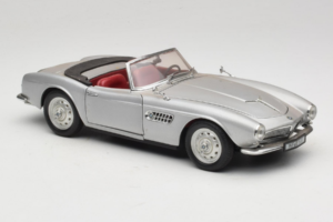 BMW 507 Kabrió Ezüst Revell 1:18 8829 Fém – 6. kép a 8-ből