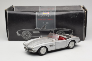 BMW 507 Kabrió Ezüst Revell 1:18 8829 Fém – 8. kép a 8-ből