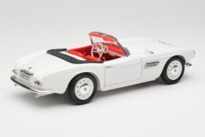 BMW 507 Touring Sport Feather White Revell 1:18 8810 Fém – 3. kép a 8-ből