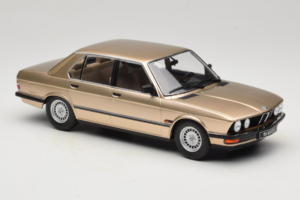 BMW 520i E28 Gold Metallic IXO 1:18 18CMC184 Fém – 4. kép a 6-ből