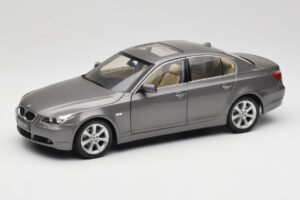 BMW 530i E60 Grey Metallic Revell 1:18 08841 Fém