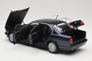 BMW 535i E34 Blue Metallic Minichamps 1:18 100024004 Fém – 5. kép a 8-ből