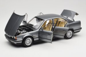 BMW 535i E34 Szürke Metallic Minichamps 1:18 100024008 Fém – 2. kép a 8-ből