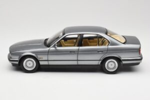 BMW 535i E34 Szürke Metallic Minichamps 1:18 100024008 Fém – 4. kép a 8-ből