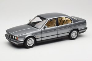 BMW 535i E34 Szürke Metallic Minichamps 1:18 100024008 Fém