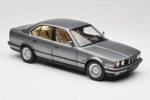 BMW 535i E34 Szürke Metallic Minichamps 1:18 100024008 Fém – 6. kép a 8-ből