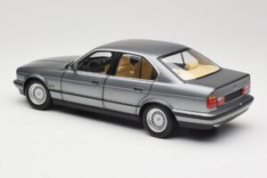 BMW 535i E34 Szürke Metallic Minichamps 1:18 100024008 Fém – 7. kép a 8-ből