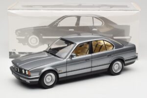 BMW 535i E34 Szürke Metallic Minichamps 1:18 100024008 Fém – 8. kép a 8-ből