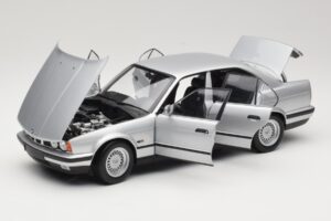 BMW 535i E34 Ezüst Minichamps 1:18 100024005 Fém – 2. kép a 8-ből