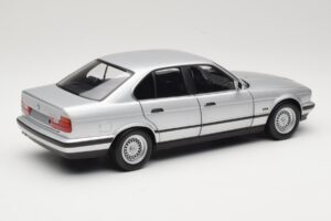 BMW 535i E34 Ezüst Minichamps 1:18 100024005 Fém – 3. kép a 8-ből