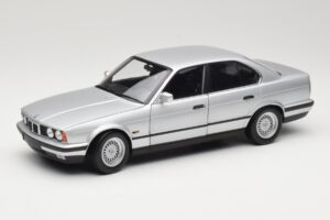 BMW 535i E34 Ezüst Minichamps 1:18 100024005 Fém