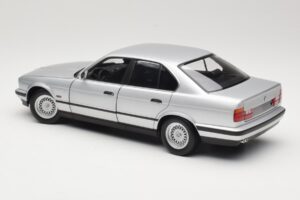 BMW 535i E34 Ezüst Minichamps 1:18 100024005 Fém – 7. kép a 8-ből