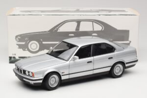 BMW 535i E34 Ezüst Minichamps 1:18 100024005 Fém – 8. kép a 8-ből