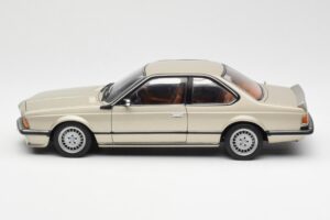 BMW 635 CSi E24 Bronzit Beige Metallic AUTOart 1:18 70523 Fém – 4. kép a 8-ből