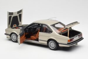 BMW 635 CSi E24 Bronzit Beige Metallic AUTOart 1:18 70523 Fém – 5. kép a 8-ből