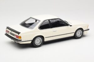 BMW 635 CSi E24 Fehér Minichamps 1:18 155028102 Fém – 2. kép a 6-ből