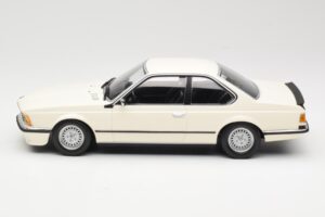 BMW 635 CSi E24 Fehér Minichamps 1:18 155028102 Fém – 3. kép a 6-ből