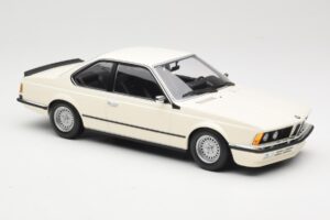 BMW 635 CSi E24 Fehér Minichamps 1:18 155028102 Fém – 4. kép a 6-ből