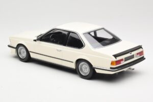 BMW 635 CSi E24 Fehér Minichamps 1:18 155028102 Fém – 5. kép a 6-ből