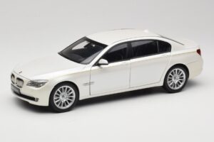BMW 7 Series F02 760Li Brilliant White Kyosho 1:18 08783BRW Fém