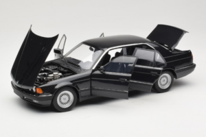 BMW 730i E32 Black Metallic Minichamps 1:18 100023002 Fém – 2. kép a 8-ből