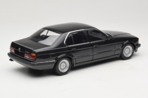 BMW 730i E32 Black Metallic Minichamps 1:18 100023002 Fém – 3. kép a 8-ből