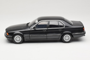 BMW 730i E32 Black Metallic Minichamps 1:18 100023002 Fém – 4. kép a 8-ből