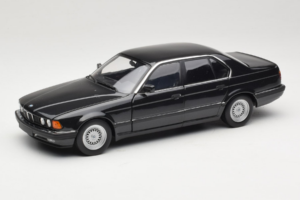 BMW 730i E32 Black Metallic Minichamps 1:18 100023002 Fém