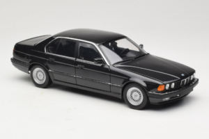 BMW 730i E32 Black Metallic Minichamps 1:18 100023002 Fém – 6. kép a 8-ből