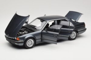 BMW 730i E32 Grey Metallic Minichamps 1:18 100023005 Fém – 2. kép a 8-ből