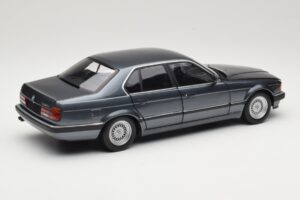 BMW 730i E32 Grey Metallic Minichamps 1:18 100023005 Fém – 3. kép a 8-ből