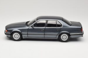 BMW 730i E32 Grey Metallic Minichamps 1:18 100023005 Fém – 4. kép a 8-ből