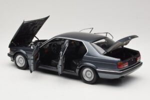 BMW 730i E32 Grey Metallic Minichamps 1:18 100023005 Fém – 5. kép a 8-ből