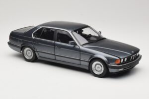 BMW 730i E32 Grey Metallic Minichamps 1:18 100023005 Fém – 6. kép a 8-ből