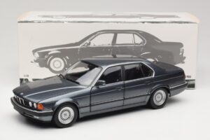 BMW 730i E32 Grey Metallic Minichamps 1:18 100023005 Fém – 8. kép a 8-ből