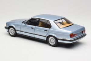 BMW 730i E32 Világoskék Metallic Minichamps 1:18 100023008 Fém – 7. kép a 8-ből